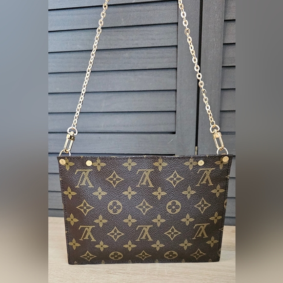 Authentic LOUIS VUITTON Monogram Accessory Pouch  Randonnee Crossbody - Picture 2 of 10